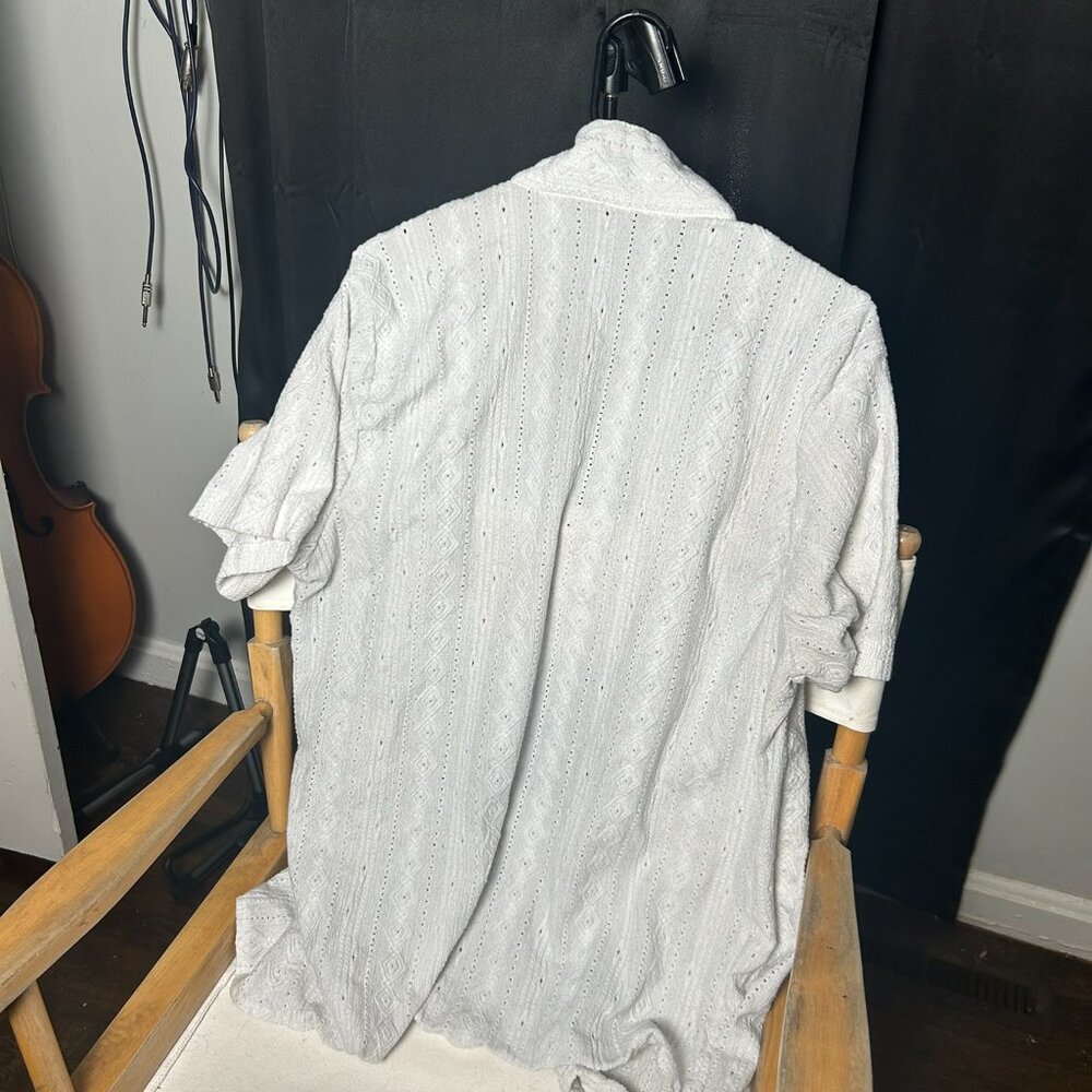 Lace-Style Button Up - Picture 5 of 6